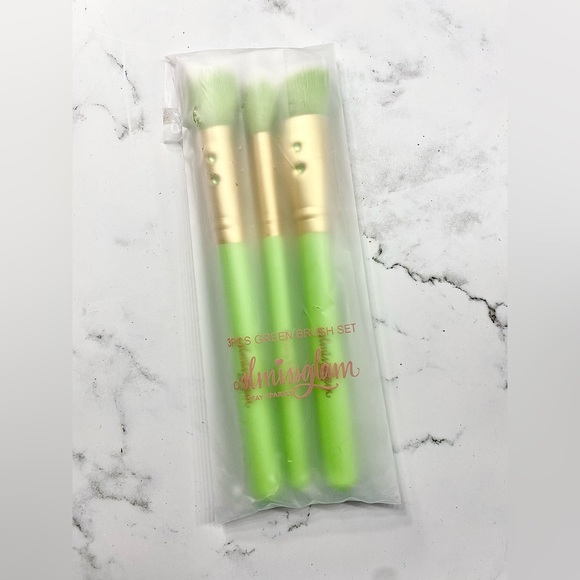 3 Piece Face Makeup Brushes - Picture 2 of 3